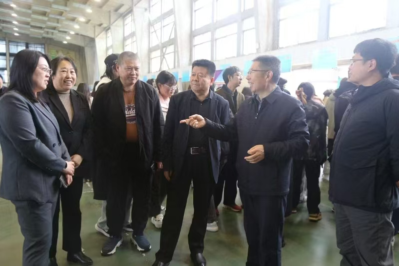 冯瑞银副校长带队调研我院招聘会